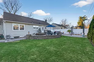 661 Garner Pl, East Meadow, NY 11554 - Photo 21