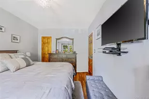 16 Edwards St, Roslyn Heights, NY 11577 - Photo 13