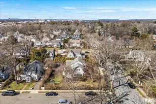 70 Magnolia Ave, Garden City, NY 11530 - Photo 37