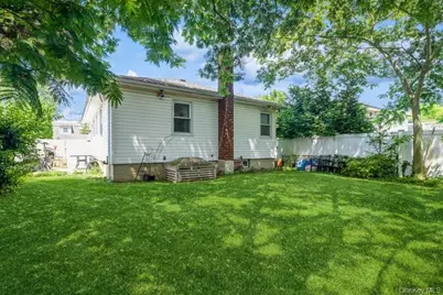 236 N Richmond Avenue, Massapequa, NY 11758 - Photo 23