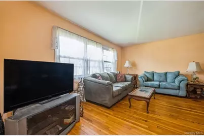 236 N Richmond Avenue, Massapequa, NY 11758 - Photo 3