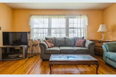 236 N Richmond Avenue, Massapequa, NY 11758 - Photo 5