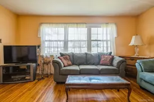 236 N Richmond Ave, Massapequa, NY 11758 - Photo 5