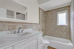 894 Bay 9th St, West Islip, NY 11795 - Photo 15