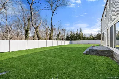 10 Mont Avenue, Dix Hills, NY 11746 - Photo 29