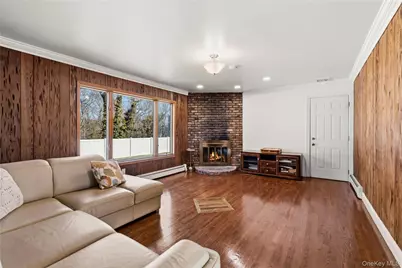 10 Mont Avenue, Dix Hills, NY 11746 - Photo 11