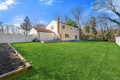 10 Mont Avenue, Dix Hills, NY 11746 - Photo 31