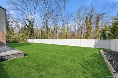 10 Mont Avenue, Dix Hills, NY 11746 - Photo 27