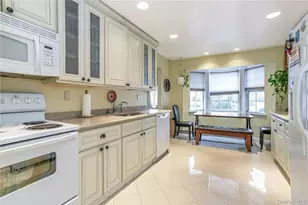 6 Manors Dr, Jericho, NY 11753 - Photo 7