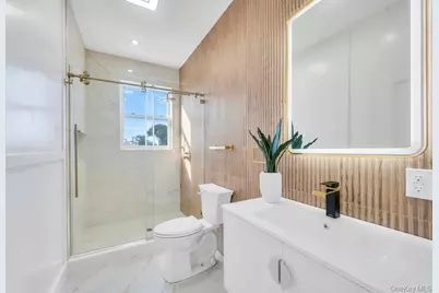 2497 Balsam Avenue, East Meadow, NY 11554 - Photo 19