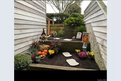 207 Fox Hill Drive, Calverton, NY 11933 - Photo 29