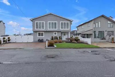 134 W Lido Promenade, Lindenhurst, NY 11757 - Photo 1