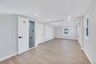 27 Landscape Dr, Wheatley Heights, NY 11798 - Photo 15