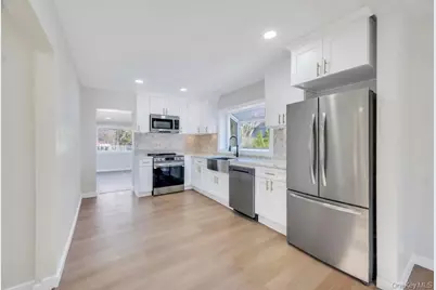 27 Landscape Drive, Wheatley Heights, NY 11798 - Photo 5