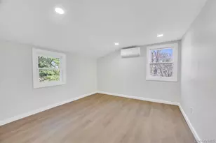 27 Landscape Dr, Wheatley Heights, NY 11798 - Photo 7