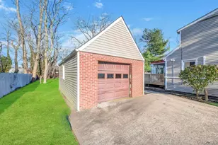 27 Landscape Dr, Wheatley Heights, NY 11798 - Photo 19