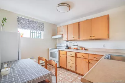 1619 Lincoln Terrace, Peekskill, NY 10566 - Photo 9