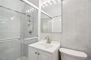 72 Winthrop Rd, Plainview, NY 11803 - Photo 27