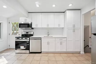 72 Winthrop Road, Plainview, NY 11803 - Photo 19