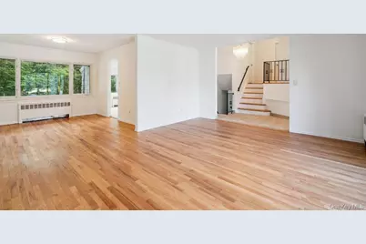 72 Winthrop Road, Plainview, NY 11803 - Photo 9