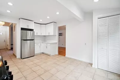 72 Winthrop Road, Plainview, NY 11803 - Photo 15