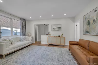 31 Walters Avenue, Syosset, NY 11791 - Photo 5