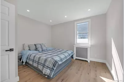 31 Walters Avenue, Syosset, NY 11791 - Photo 11