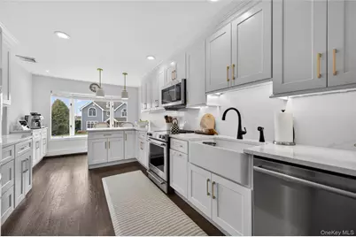 21 Roosevelt Drive, East Norwich, NY 11732 - Photo 13