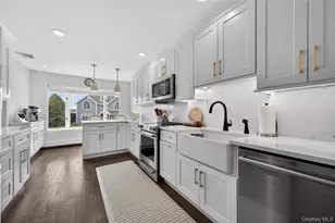 21 Roosevelt Dr, East Norwich, NY 11732 - Photo 13