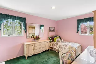 49 Saratoga Dr, Jericho, NY 11753 - Photo 13