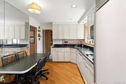 49 Saratoga Drive, Jericho, NY 11753 - Photo 5