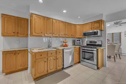 9 Lauren Avenue, Dix Hills, NY 11746 - Photo 7