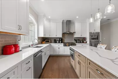 42 Meadowbrook Road, Syosset, NY 11791 - Photo 9