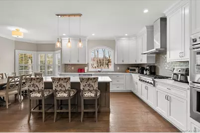 42 Meadowbrook Road, Syosset, NY 11791 - Photo 11