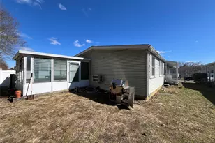 75 Village Cir W, Manorville, NY 11949 - Photo 3