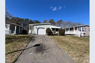 75 Village Circle W, Manorville, NY 11949 - Photo 9