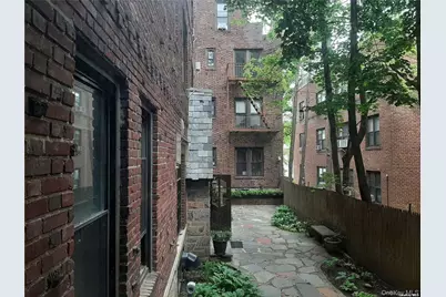 1 Hillside Avenue #1A, Great Neck, NY 11021 - Photo 23