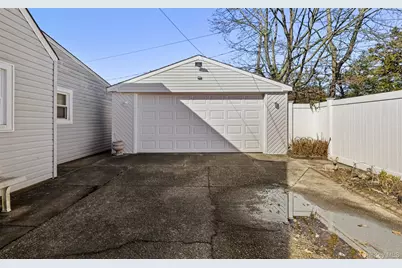 82 Barnyard Lane, Levittown, NY 11756 - Photo 17