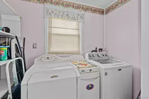 82 Barnyard Ln, Levittown, NY 11756 - Photo 11