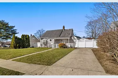 82 Barnyard Lane, Levittown, NY 11756 - Photo 21