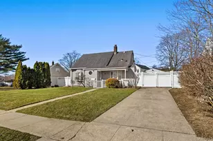 82 Barnyard Ln, Levittown, NY 11756 - Photo 21