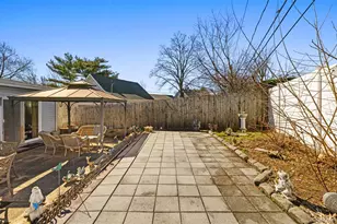82 Barnyard Ln, Levittown, NY 11756 - Photo 19