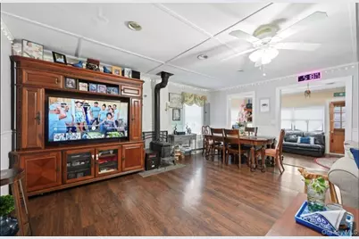 21 Locust Street, Riverhead, NY 11901 - Photo 5
