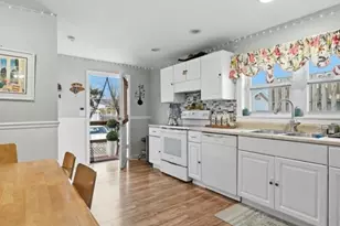 21 Locust St, Riverhead, NY 11901 - Photo 7