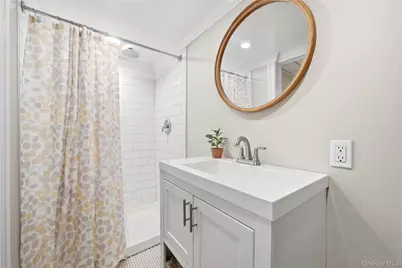 28 Berkshire Road, Holbrook, NY 11741 - Photo 23