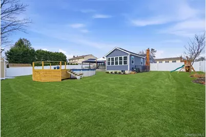 28 Berkshire Road, Holbrook, NY 11741 - Photo 29