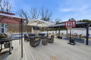 28 Berkshire Rd, Holbrook, NY 11741 - Photo 31