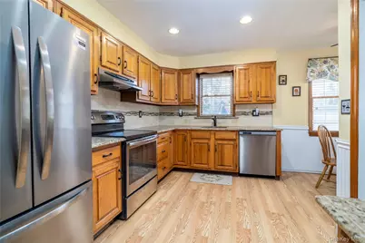 407 Morris Avenue, Rockville Centre, NY 11570 - Photo 13