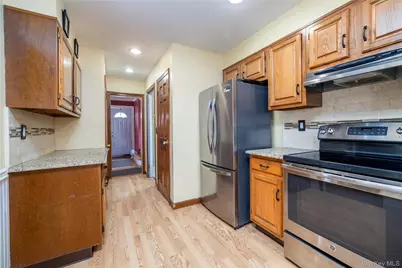 407 Morris Avenue, Rockville Centre, NY 11570 - Photo 7