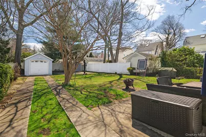 407 Morris Avenue, Rockville Centre, NY 11570 - Photo 23